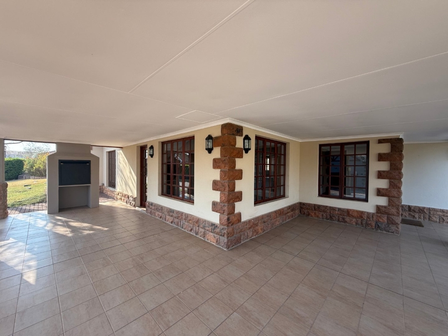 To Let 4 Bedroom Property for Rent in Meerhof North West
